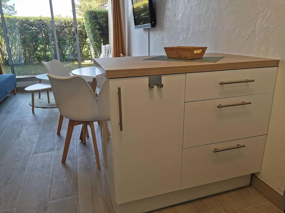 Appartement Acces Direct A La Plage Bernieres-sur-Mer Экстерьер фото